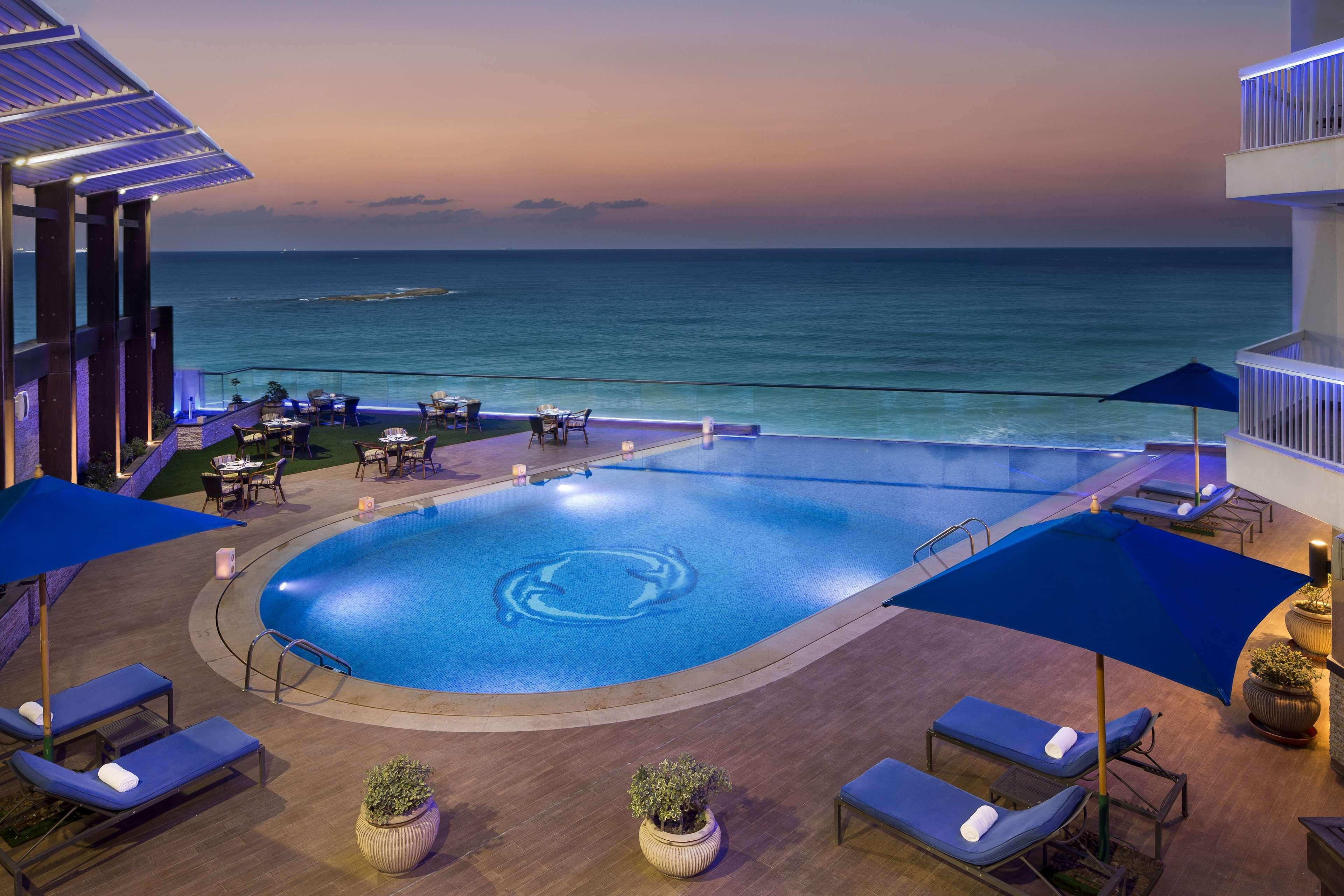 Hilton Alexandria Corniche Hotel Faciliteiten foto The pool at the hotel