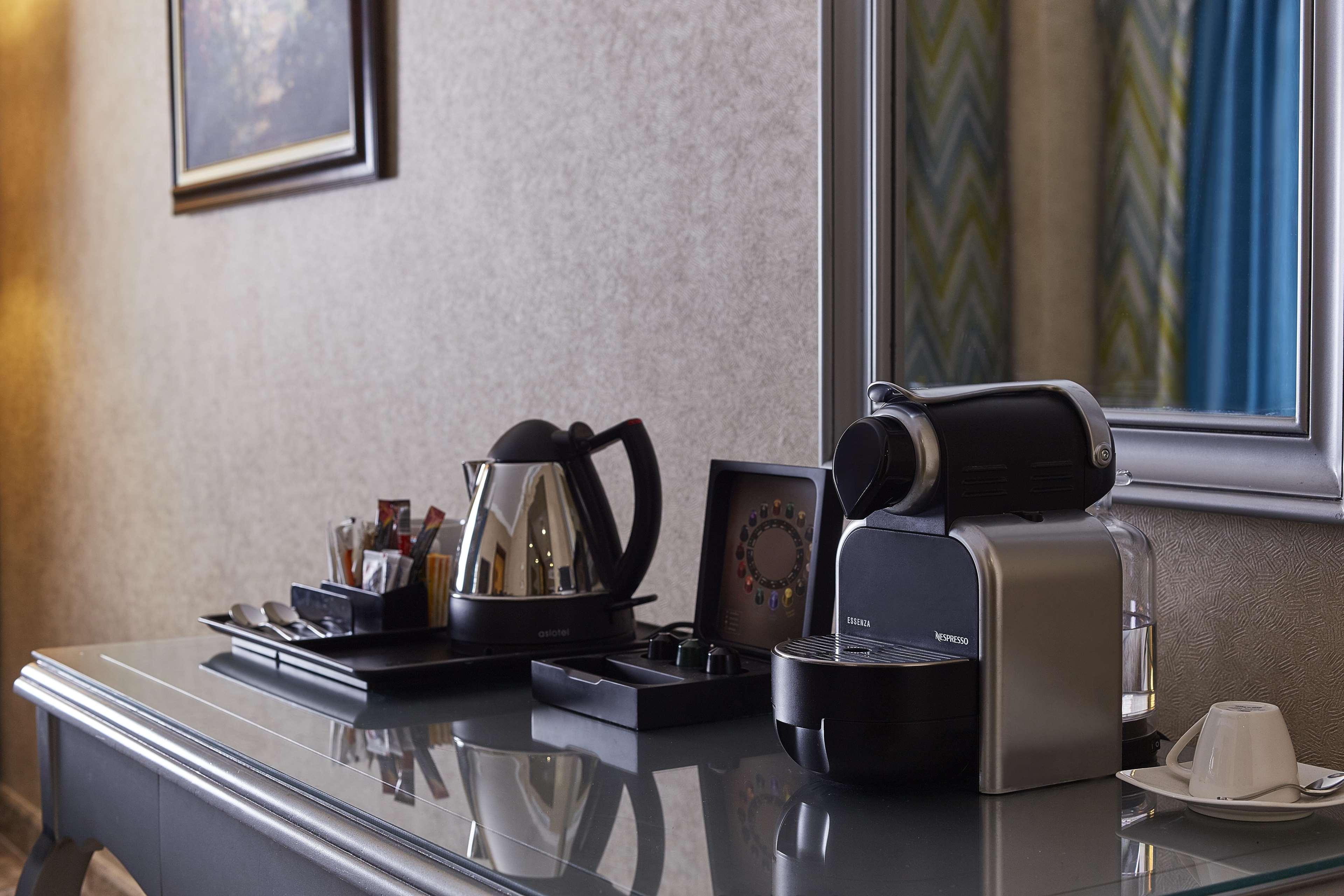 Hilton Alexandria Corniche Hotel Buitenkant foto A Nespresso machine in a hotel room