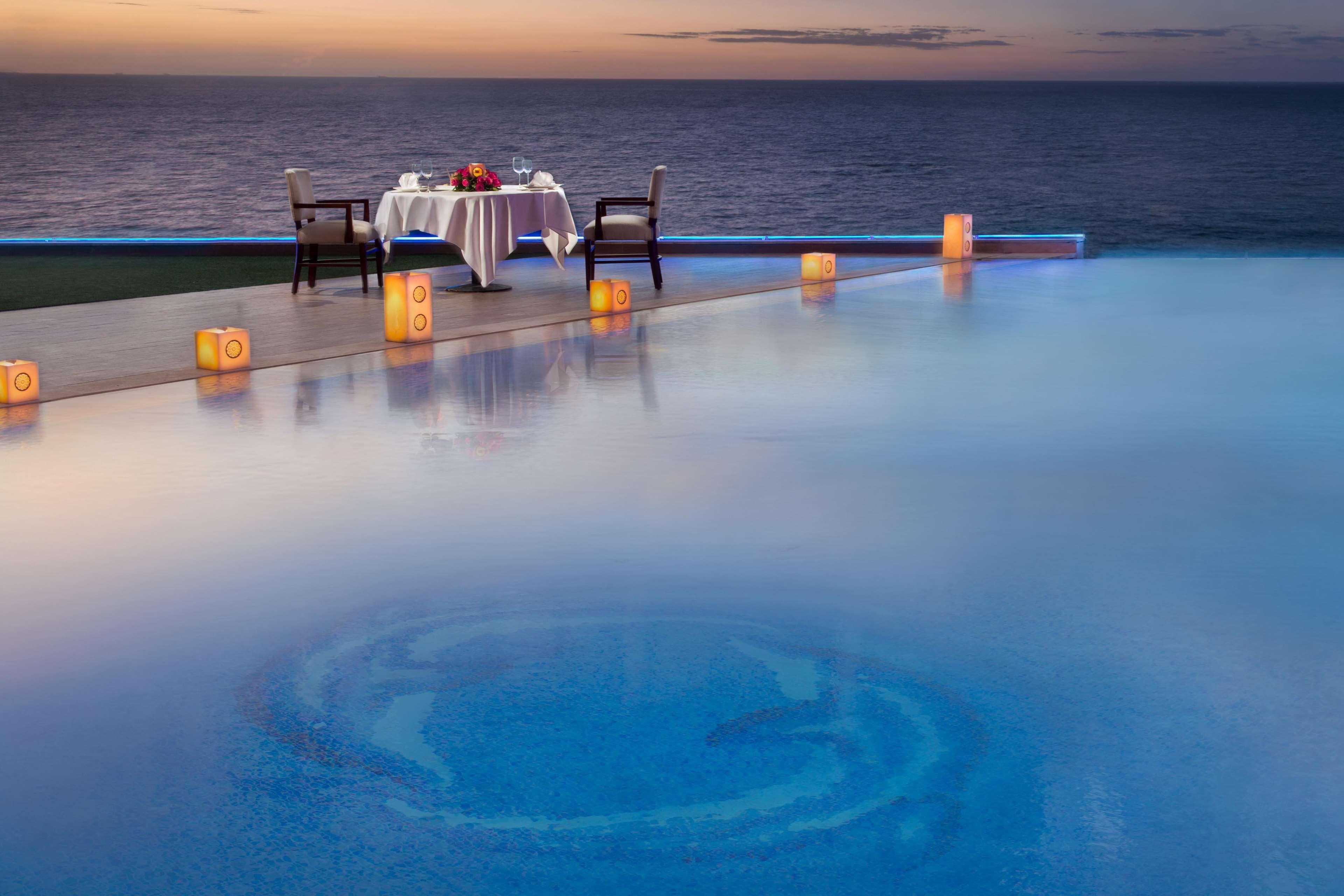 Hilton Alexandria Corniche Hotel Buitenkant foto Infinity pool at the Four Seasons Resort, Maldives