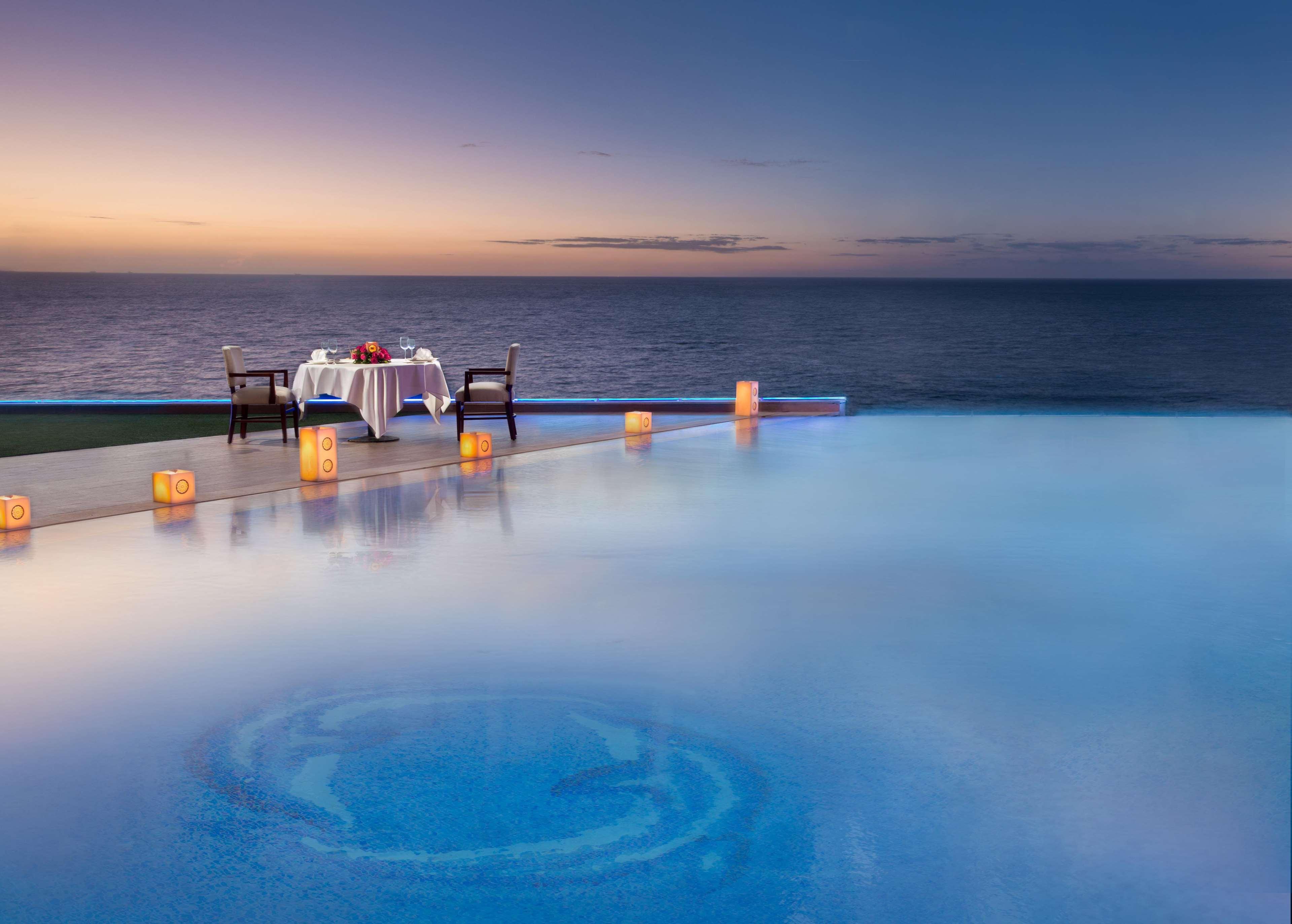 Hilton Alexandria Corniche Hotel Buitenkant foto Infinity pool at the Kempinski Hotel, Soma Bay, Red Sea, Egypt
