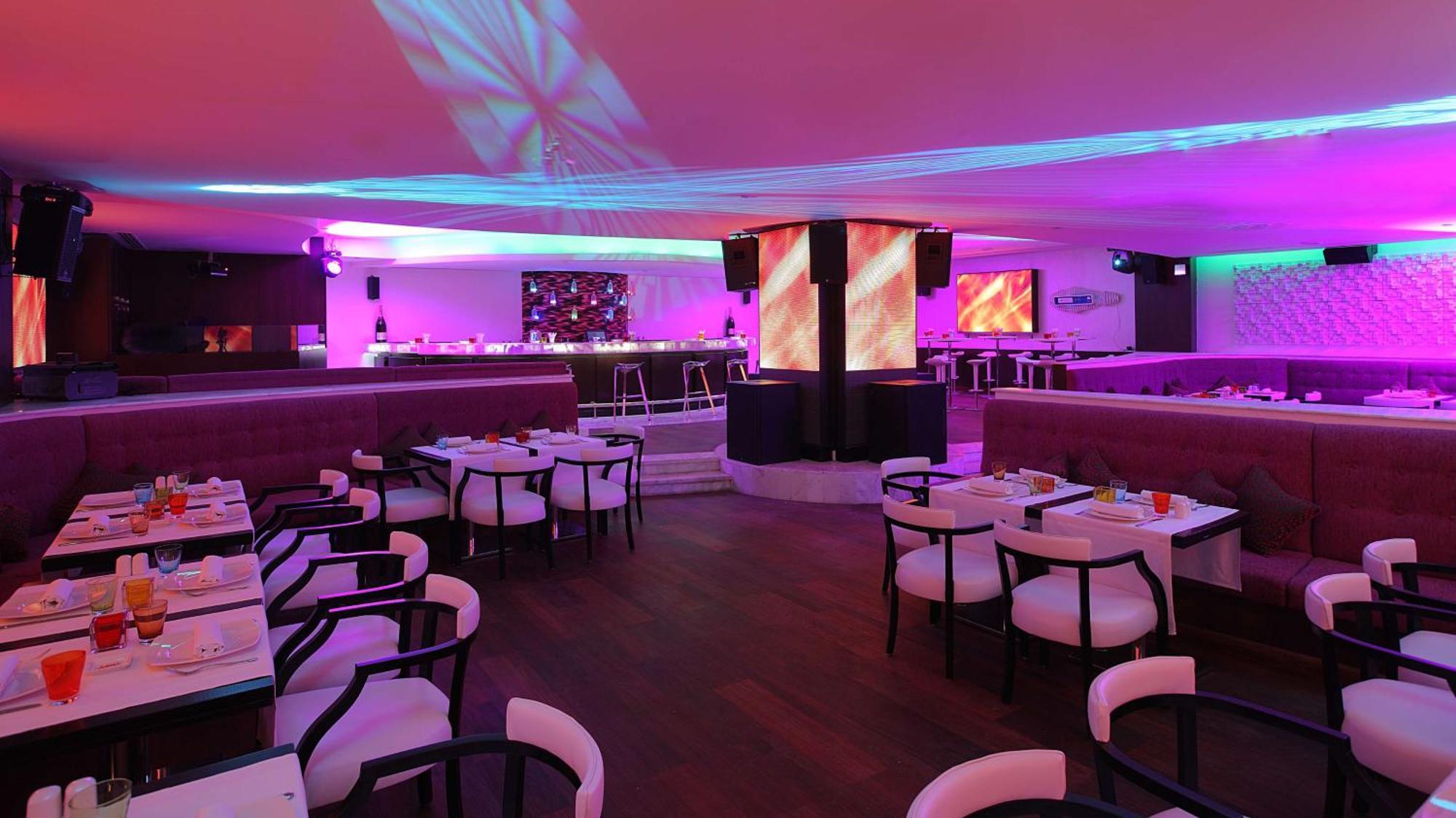 Hilton Alexandria Corniche Hotel Buitenkant foto The interior of the nightclub