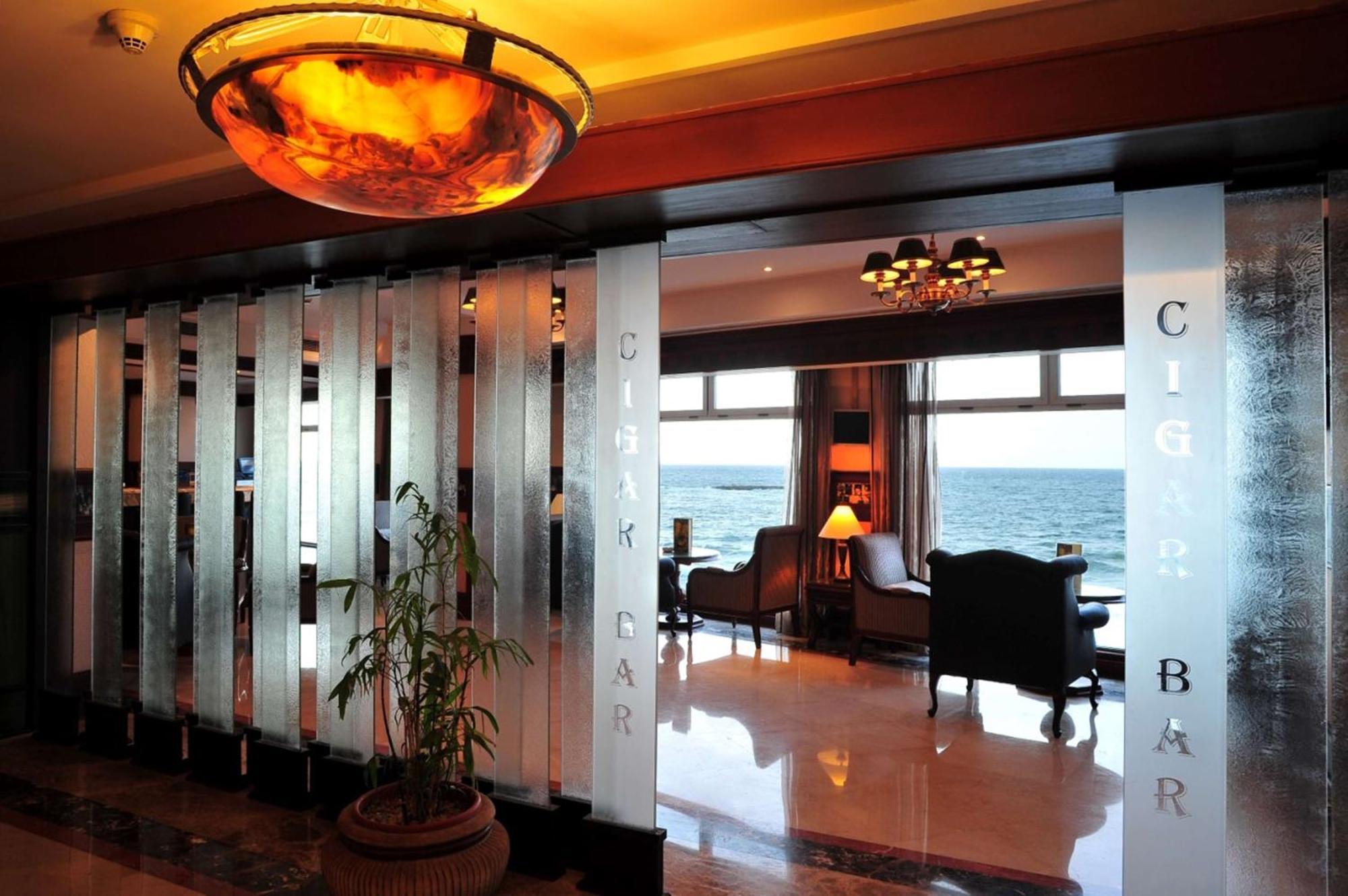 Hilton Alexandria Corniche Hotel Buitenkant foto Interior of the hotel