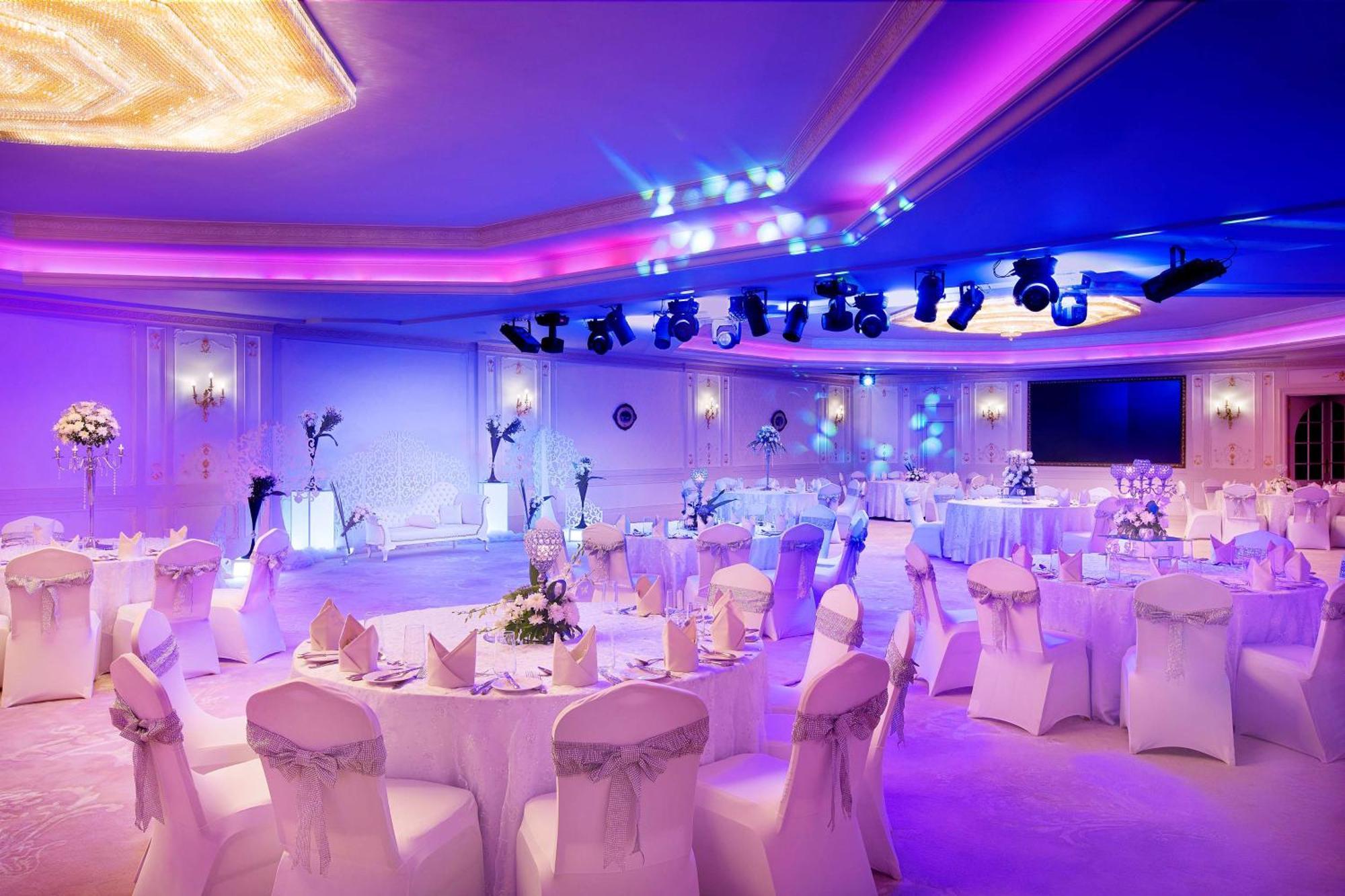 Hilton Alexandria Corniche Hotel Buitenkant foto A wedding reception