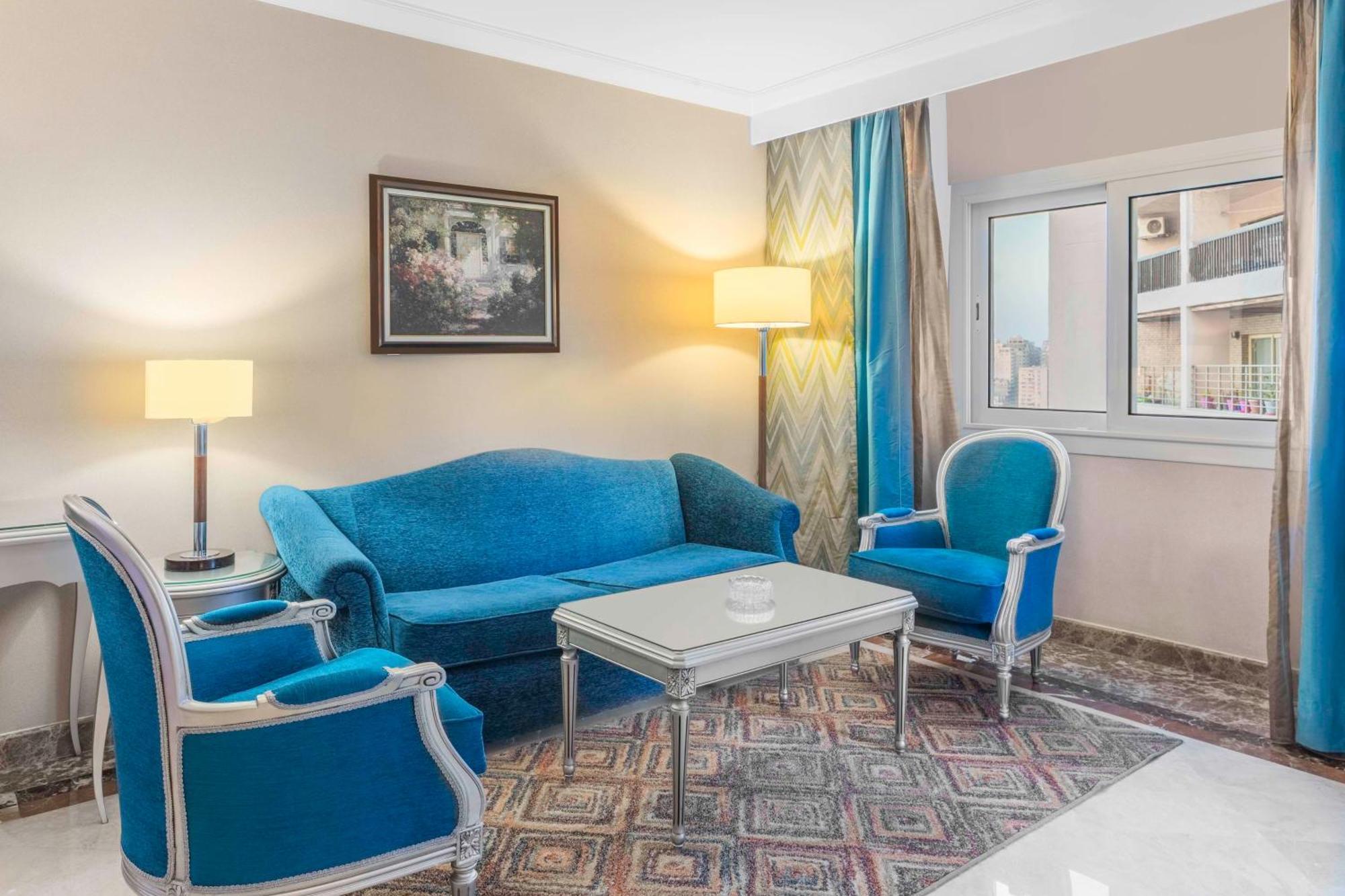 Hilton Alexandria Corniche Hotel Buitenkant foto Suite
