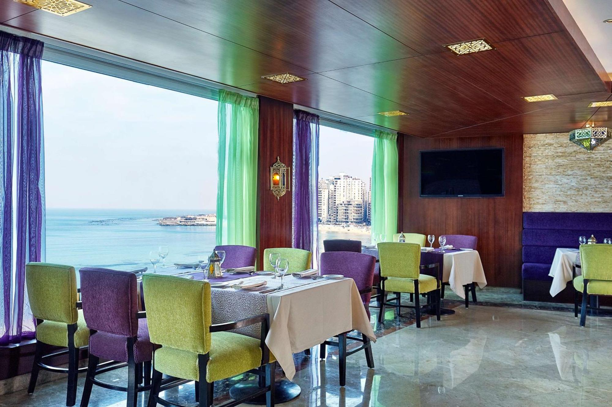Hilton Alexandria Corniche Hotel Buitenkant foto Restaurant